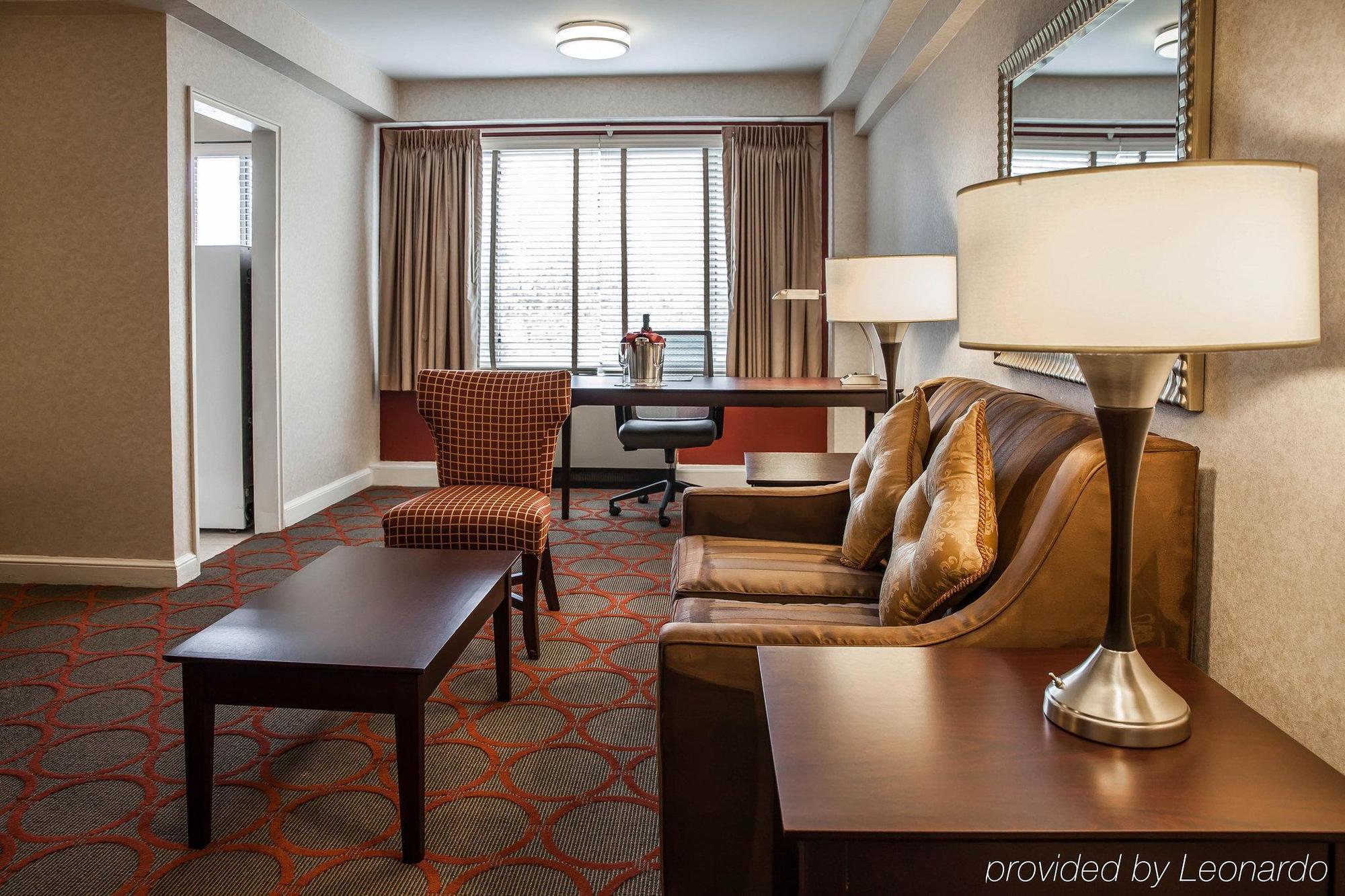 The Virginian Suites, Ascend Hotel Collection Арлингтън Екстериор снимка