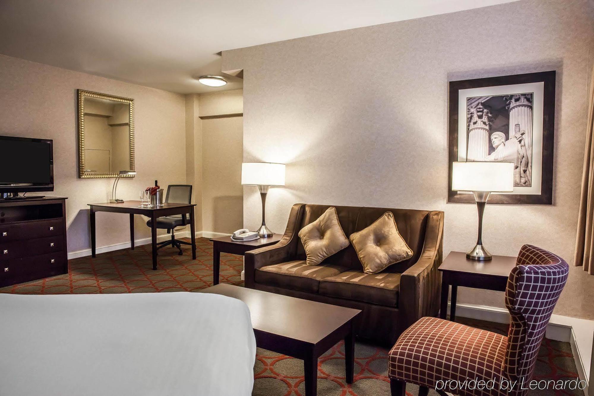 The Virginian Suites, Ascend Hotel Collection Арлингтън Екстериор снимка