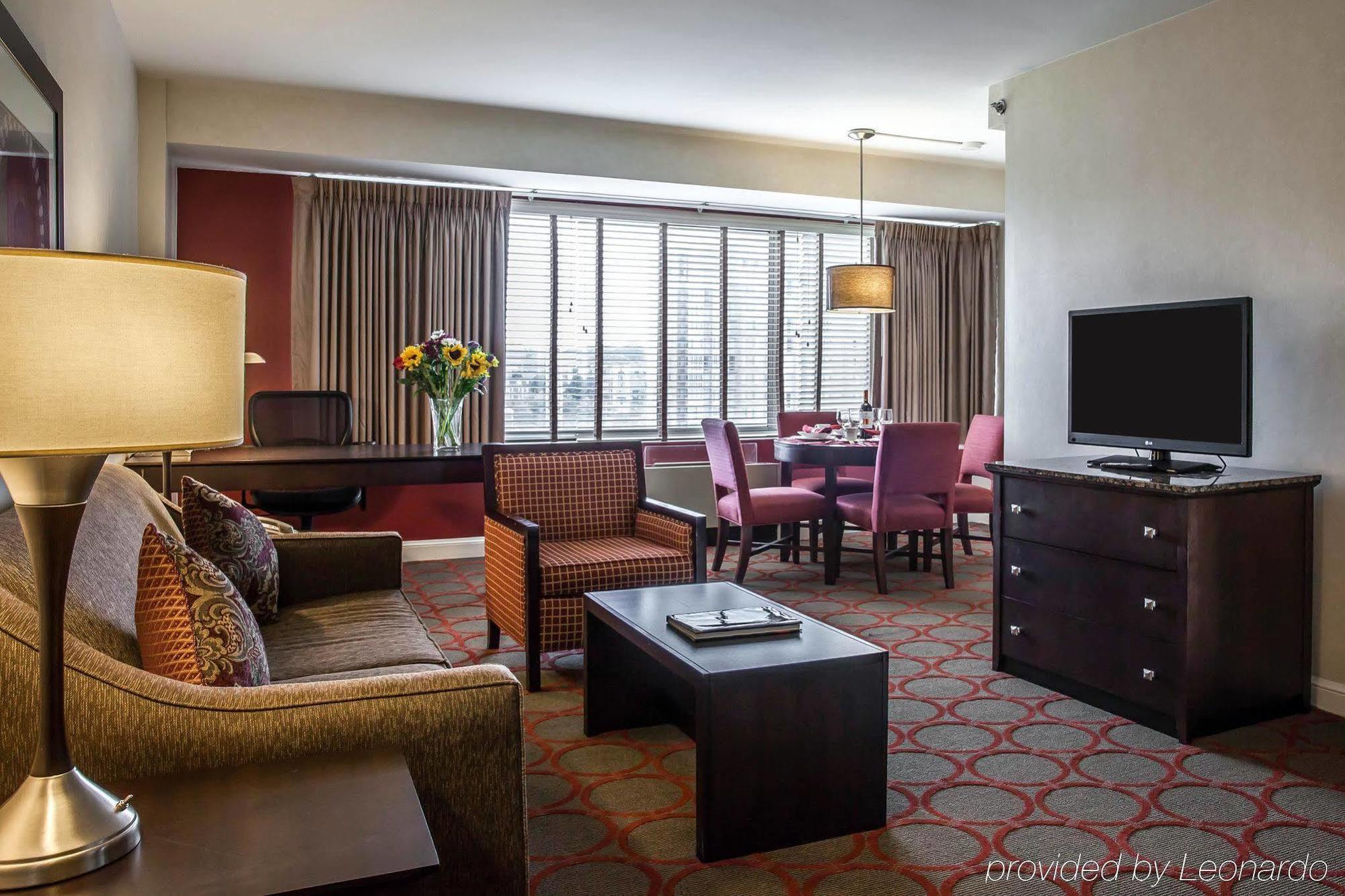The Virginian Suites, Ascend Hotel Collection Арлингтън Екстериор снимка