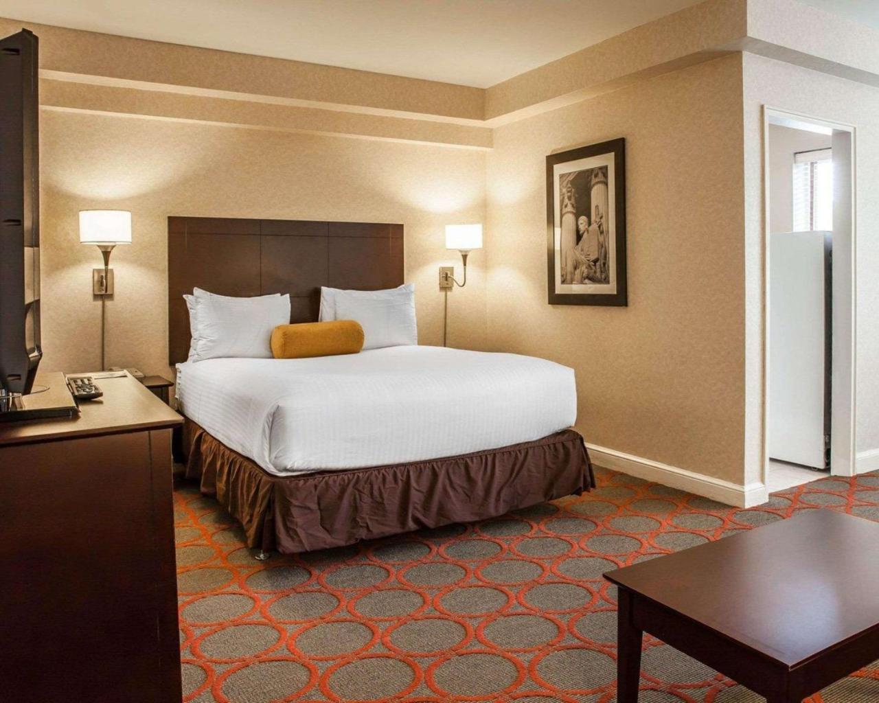 The Virginian Suites, Ascend Hotel Collection Арлингтън Екстериор снимка