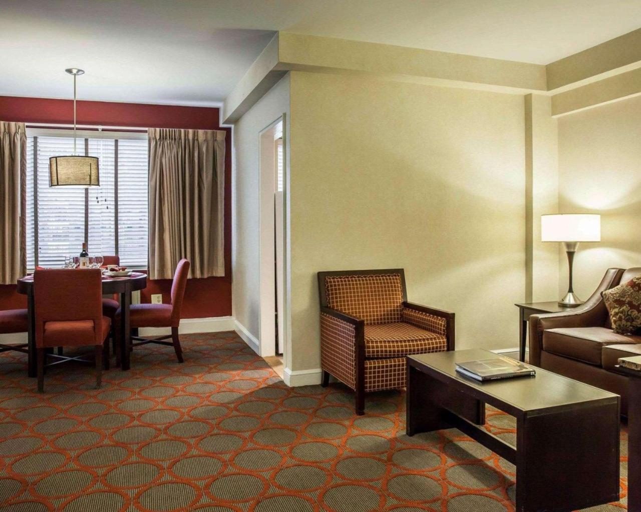 The Virginian Suites, Ascend Hotel Collection Арлингтън Екстериор снимка