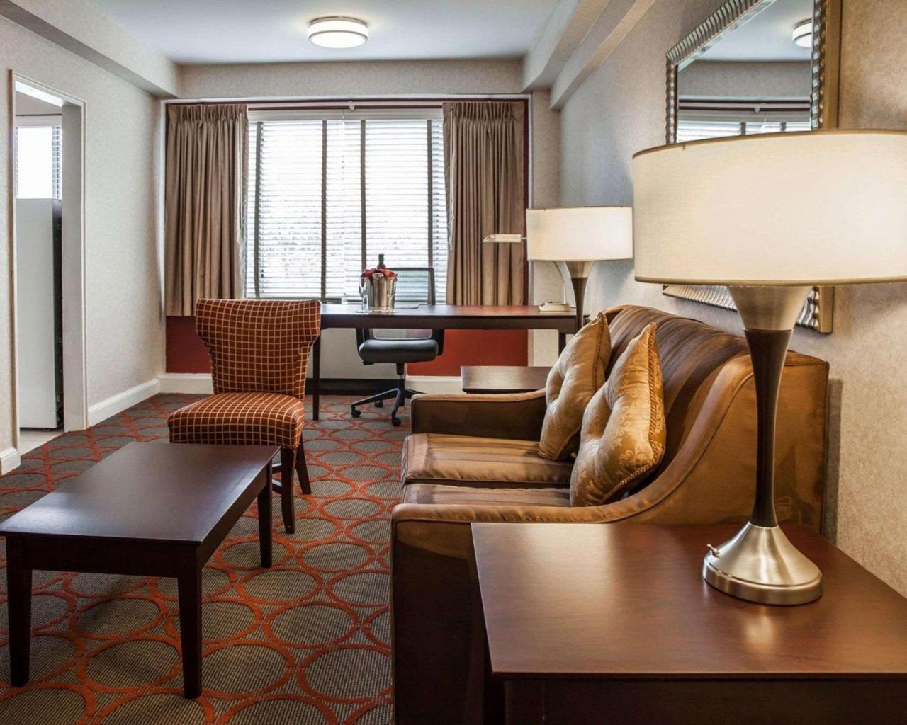 The Virginian Suites, Ascend Hotel Collection Арлингтън Екстериор снимка